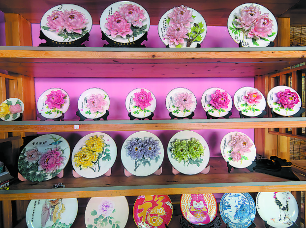  一瓷凝牡丹  匠心润乡村